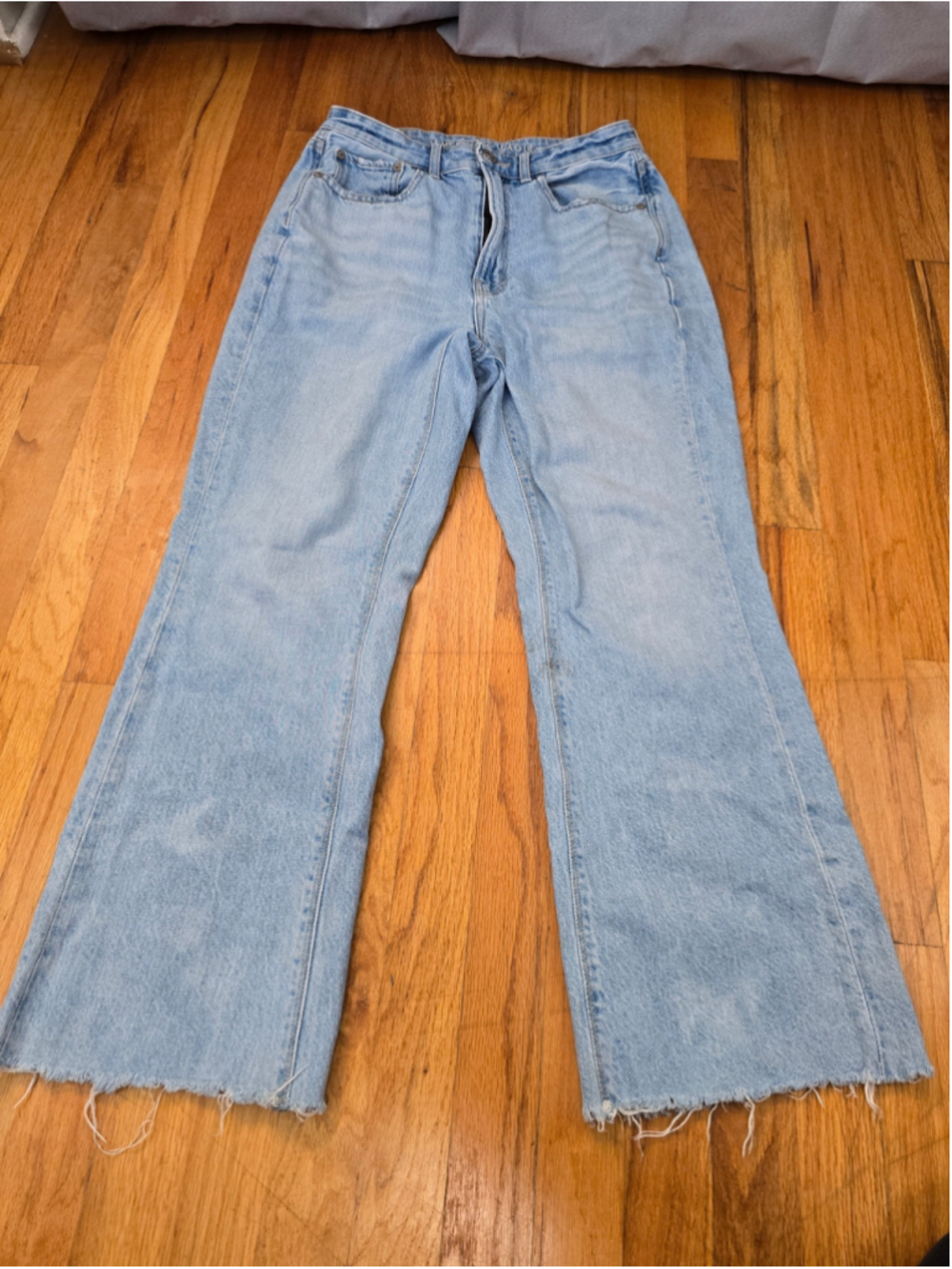 Women's American Eagle 90s Flare Jeans Size 8 Light Blue